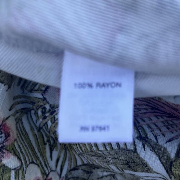 J Jill Floral Pull On Shorts Elastic Waist Size Medium Petite Island Beach Vaca - Picture 8 of 8